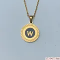 Detailansicht einer runden Gold-Edelstahlkette mit 'W'-Buchstabenanhänger - Buchstabe W Stil (03) / 1 Stück