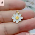 Detailed view of a white daisy enamel flower charm pendant with 15.3mm size marker - Daisy Style (A) / 15.3*15.3mm