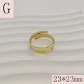 Gedetailleerd overzicht van een minimalistische gouden geometrische open ring - Minimalistische Gladde Stijl (G) / 23*23mm (Verstelbaar Open) / Goud