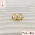 Gedetailleerde weergave van een gouden kroonring met bloemmotief en maat 23x23mm. - Kroon Klaver Stijl (I) / 23*23mm (Verstelbaar Open) / Goud