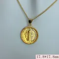 Detalle del colgante circular de la medalla de San Benito de 17,8 mm - Amarillo