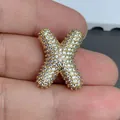 Vue rapprochée du pendentif lettre X plaqué or serti de pierres de zircone cubique - Lettre X (030)