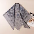 Sciarpa triangolare in cashmere a maglia con stampa floreale in stile francese - Grigio (FHYR26-7281)