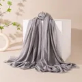 Elegante scialle grigio in misto lana con bordi sfrangiati per stanze con aria condizionata - FH25-6083-15 Grigio argento