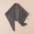 Eleganter dunkelgrauer Kaschmir-Strick-Dreiecksschal mit hohlgestricktem Muster - 110*32cm / Dunkelgrau