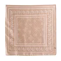 Elegante champagnekleurige vierkante sjaal van imitatiezijde met bloemenprint. - Camel Bloemen (FH26-6117-2) / 70x70cm