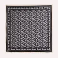 Elegante sciarpa quadrata in finta seta con stampa paisley bianca e nera, leggera e raffinata - Nero Paisley