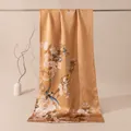 Elegante scialle in seta stile cinese con stampa di fiori e uccelli - Doppia Gazza Giallo Crema / 53x192cm