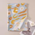 Chal suave con tacto de cachemira y estampado floral abstracto azul y amarillo - Poliéster Lana Tacto Cachemira / Estampado de Leopardo Azul