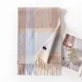 Elegante bufanda de cuadros en 100% lana pura para mujer con flecos decorativos - 30x180cm / Cuadros Azul Gris Beige