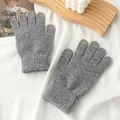 Elegantes guantes de invierno de lana gris para mujer con puntas táctiles para pantallas. - Talla única / Gris claro