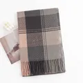 Klassischer karierter Schal aus Kaschmirimitat mit eleganten Fransen in Schwarz- und Grautönen - 62*200cm / Grau Rosa Karo