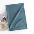 Gezellige groenblauwe wintersjaal met fijne franjes voor extra warmte bij koud weer - Indigo Stijl met Franjes (FH23-5367-4)