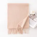 Écharpe en laine pêche unie avec des pompons élégants pour la chaleur de l'automne et de l'hiver - 190*35cm / Beige