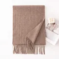 Écharpe en laine unie gris mocha avec pompons élégants pour la chaleur automne-hiver - 190*35cm / Mocha