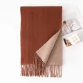 Sciarpa double face in calda lana d'agnello color caramello e beige con frange - 190*30cm / Rosso Marrone e Beige