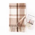Sciarpa morbida in finta cashmere a quadri color cammello e crema con eleganti bordi a frange - 65*200cm / -5 Quadri cammello e bianco