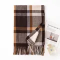 Morbida sciarpa invernale a scacchi marroni e beige effetto cashmere con nappine frangiate - 65*200cm / -6 Quadri nero, marrone e giallo