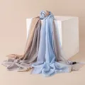 Eleganter Schal aus Woll-Seiden-Mischung in Blau und Hellbraun mit weichem Farbblock-Design - Rand-Jacquard (FHY25-7065-4)