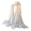 Minimalistischer Wollschal mit Farbverlauf von Off-White zu Hellblau und Waffelstruktur - Jacquard Farbverlauf (FHY25-7067-2)
