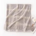 Eleganter grauer Plaid-Wollschal für Damen, dünner Jacquard-Verlaufsschal für den Sommer. - Silberfaden-Quadrat (FHY25-7082-2)