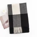 Weicher schwarz-grau karierter Schal aus Kaschmirimitat mit sehr eleganten Quasten - 62*200cm / Schwarz