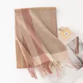 Hochwertiger Schal aus 100% Lammwolle mit rosa Karomuster und Fransen für den Winter. - Camel Rosa Kariert