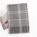 Eleganter grau-weißer karierter Winterschal aus weichem, warmem Kaschmir-Imitat-Gewebe - 62*200cm / Grau