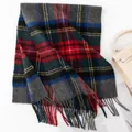 Bufanda de lana a cuadros multicolor con elegantes flecos para la calidez del invierno - Gris de Navidad