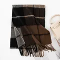 Bufanda clásica de lana con cuadros marrones y negros y flecos suaves para el invierno - Cuadros Café Negro