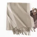 Bufanda de lana beige de doble cara premium con flecos elegantes para el invierno - 35*195cm / Doble Cara Verde Frijol