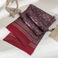 Bufanda de lujo de seda de morera granate con estampado paisley y borde elegante - 25*160cm / Paisley Rojo Vino (FHZ24-9162-2)
