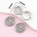 Detailansicht eines runden 27-mm-Edelstahl-Medaillons, offen und geschlossen abgebildet - Hohl Rund Medaillon / 27mm / Stahlfarben