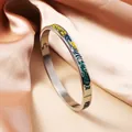 Elegante brazalete plateado de acero titanio esmaltado con diseño floral de colores - Amarillo Verde Azul Floral Geométrico (SZ699)
