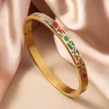 Elegante brazalete de esmalte bañado en oro de 18 quilates con motivos florales para mujer - 6mm de Ancho / Rojo Verde Floral Goteo de Aceite (SZ711)