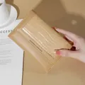 Elegante lichtbruine tri-fold portemonnee voor dames met krokodillentextuur en stiksels - 15*2.5*10cm / Abrikoos