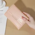 Elegante roze drievoudige portemonnee met krokodillenpatroon en kaartvakjes voor dames - 15*2.5*10cm / Roze