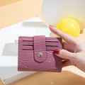 Petit portefeuille violet motif crocodile avec fentes pour cartes et boucle à bouton - Rose rouge