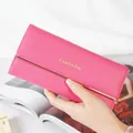Luxe fuchsia damesportefeuille met drie vouwen van saffianoleer en gouden details - Rozerood