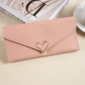 Elegante portafoglio lungo rosa da donna con una raffinata fibbia a cuore dorata in PU - Rosa