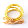 Set di braccialetti flessibili in silicone dorato con fiocco in nastro color pesca - Oro