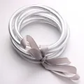 Elegante set di bracciali in silicone glitterato argento con un nastro di raso grigio - Argento