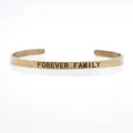 Roségoldener Edelstahl-Armreif mit Forever Family Gravur für die SKU-Produktansicht - Forever Family Zitat