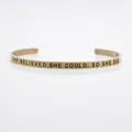 Armreif aus Edelstahl in Roségold mit Gravur She Believed She Could So She Did für Damen - SHE BELIEVED SHE COULD, SO SHE DID Zitat