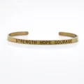 Inspirierendes Armband aus Edelstahl in Antikgold mit der Gravur Strength Hope Courage - STRENGTH HOPE COURAGE Zitat