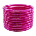 Detailansicht stapelbarer fuchsiafarbener Jelly Bangles mit Goldfolienfüllung - 9er Set / Fuchsia