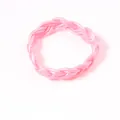 Détail du bracelet en PVC tressé rose avec une finition nacrée et brillante. - Rose
