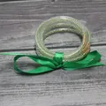 Pulsera de silicona de 5 capas con perlas verdes y un elegante lazo de cinta de raso - Verde