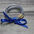 Set de pulseras de silicona con perlas azules de cinco capas y lazo decorativo - Azul