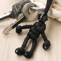Handgemaakte zwarte paracord motorrijder sleutelhanger met een mini helm charm - Zwart